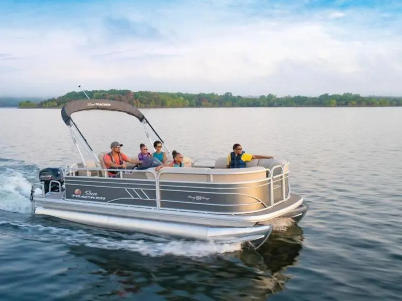 Picture of Sun Tracker Pontoon